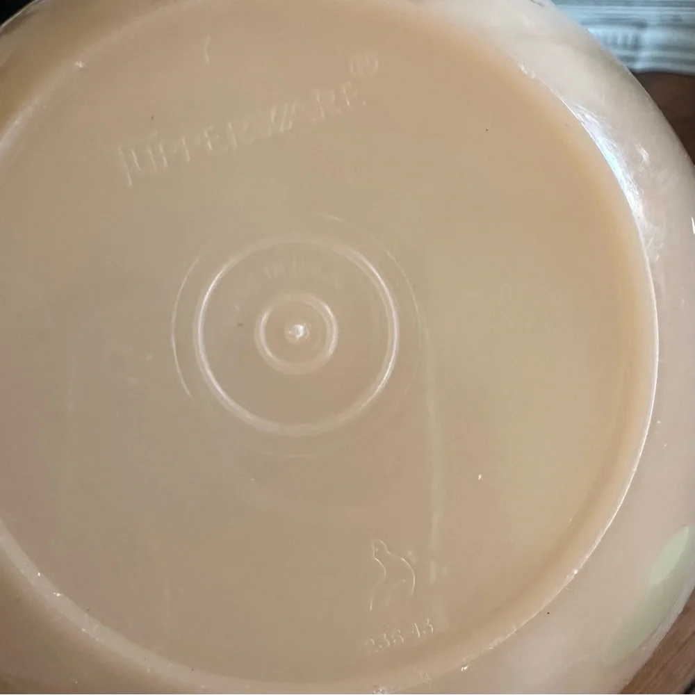 Vintage Tupperware bowls w lids opaque pastel set